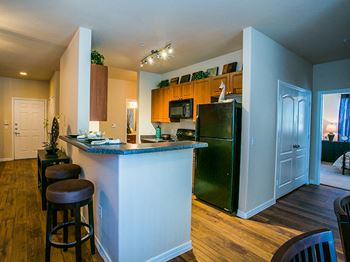 Island kitchen & breakfast bar